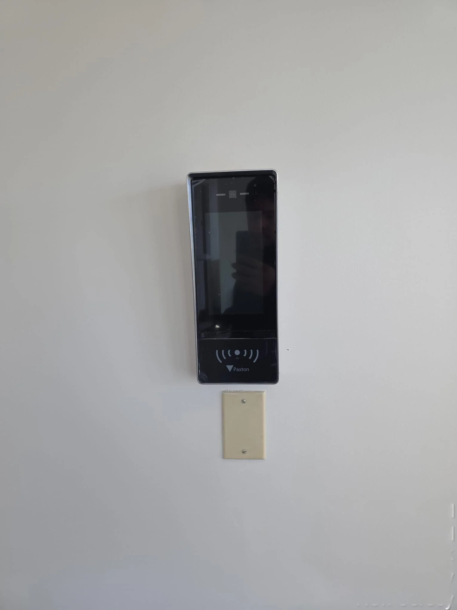 COMMERCIAL ACCESS CONTROL ON SUTTONS LN
